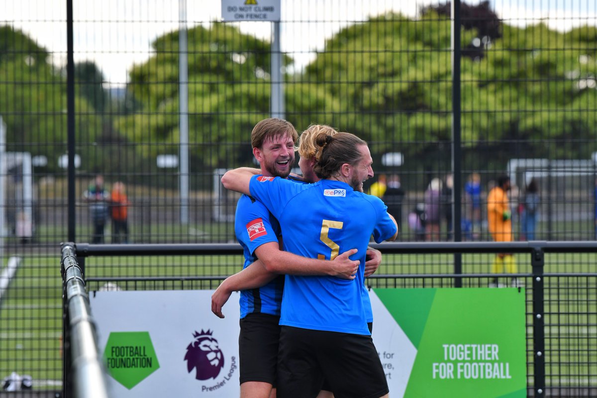 SevenoaksTownFC's tweet image. 85’ | GOOOOAAAALLLLL! It’s that man again, Tom Hanfrey gets his second of the game to give us the lead! A scramble in the box and he’s back heeled it in! @HanfreyT 🔥 (1-2)

📸 Matt White 

🔵⚫️ | #Sevenoaks #STFC #EmiratesFACup