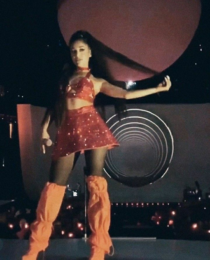 Ariana World HQ ☀️ tweet media