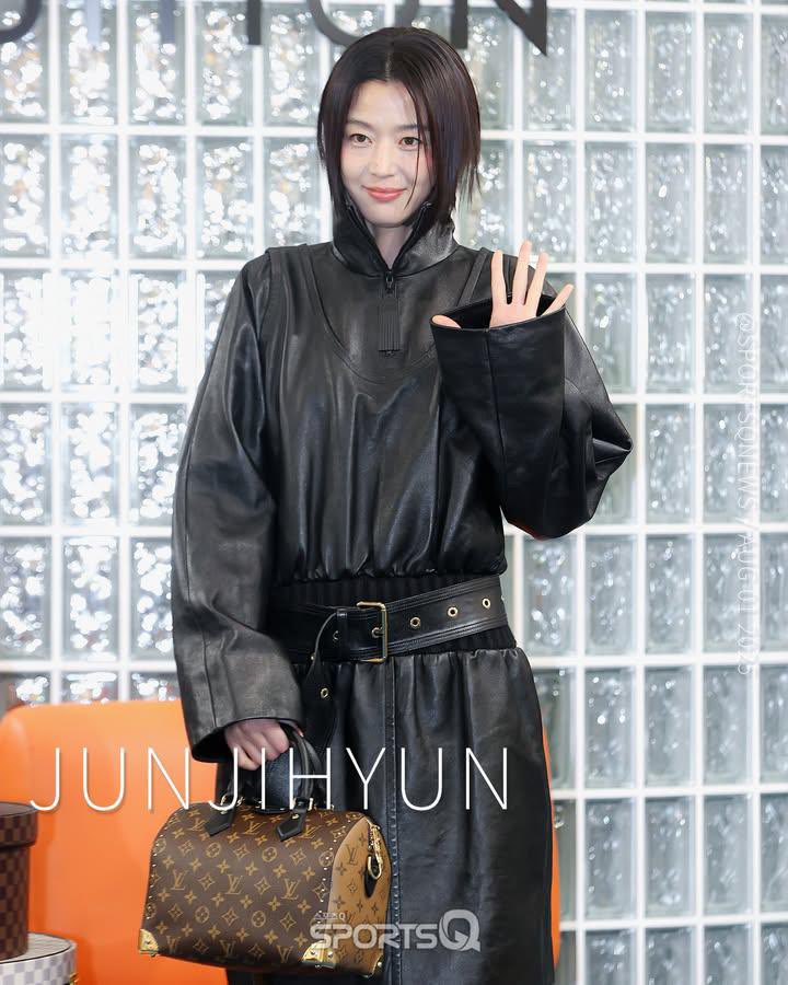 セール中…チョン・ジヒョン直筆サイン入り2Lサイズ写真…Jun Ji-hyun… Amazon.co.jp: チョンジヒョン直筆サイン入り2Lサイズ写真…Jun