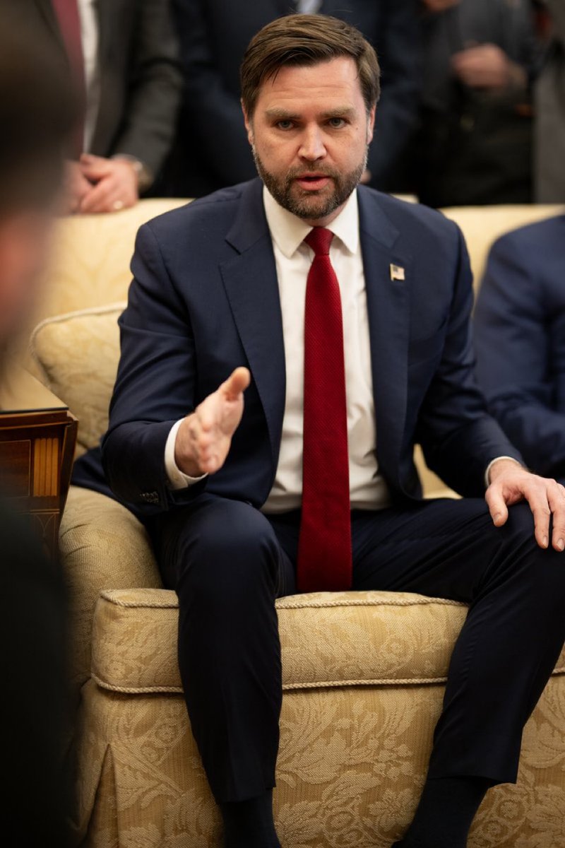 Nicolas Conquer (@conquernicolas) on Twitter photo Have you said… Happy Birthday once ❓
À notre excellent <a href="/VP/">Vice President JD Vance</a>, JD Vance !!
Joyeux 41e anniversaire ! 🇺🇸🎂
L’avenir s’écrit avec lucidité, courage… et un certain sens de l’Ohio.
#Vance #MAGA Have you said… Happy Birthday once ❓
À notre excellent <a href="/VP/">Vice President JD Vance</a>, JD Vance !!
Joyeux 41e anniversaire ! 🇺🇸🎂
L’avenir s’écrit avec lucidité, courage… et un certain sens de l’Ohio.
#Vance #MAGA