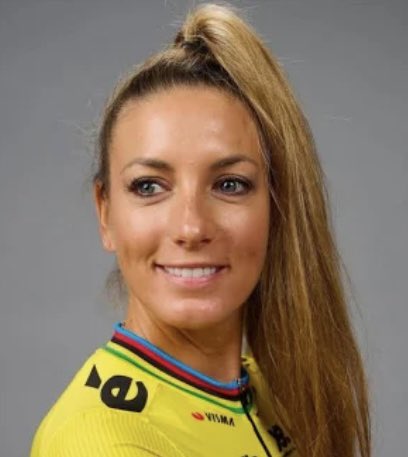 La ciclista total. La francesa Pauline Ferrand-Prévot (33 años) que hoy ha dinamitado el Tour femenimo en la Madeleine ha sido campeona mundial en ruta, olímpica, ciclo cross, mountain bike y tiene el Tour  en la mano.
Excepcional.