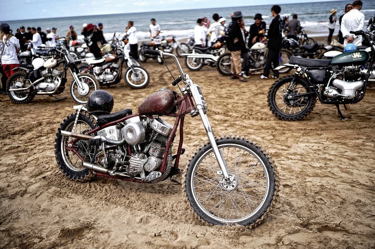 Beach Bois! looks like a hella good time with some beach racing  @_mt_blue #panheads #onlypan #panheadsforever #choppershit #racelife #livin #rideeverywhere #thegoodlife #ride #ftw