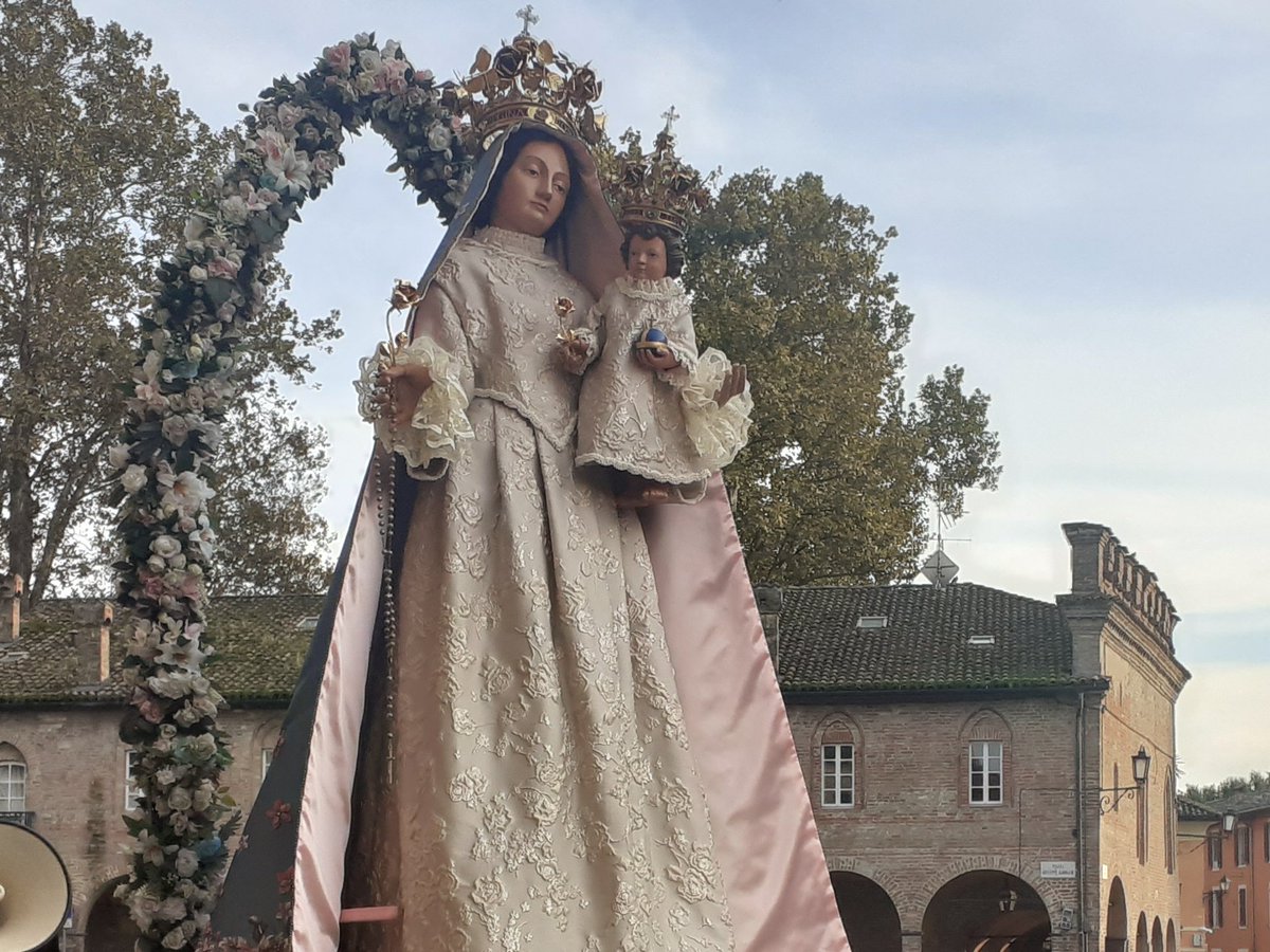 Domani, XVIII Domenica del tempo ordinario, porto voi e le vostre intenzioni nella Santa Messa (Ricordo il precetto domenicale). Vi ricordo nella preghiera e vi auguro ogni bene. Vi affido all'intercessione della Madonna di Fontanellato e di San Domenico . Dio vi benedica sempre.