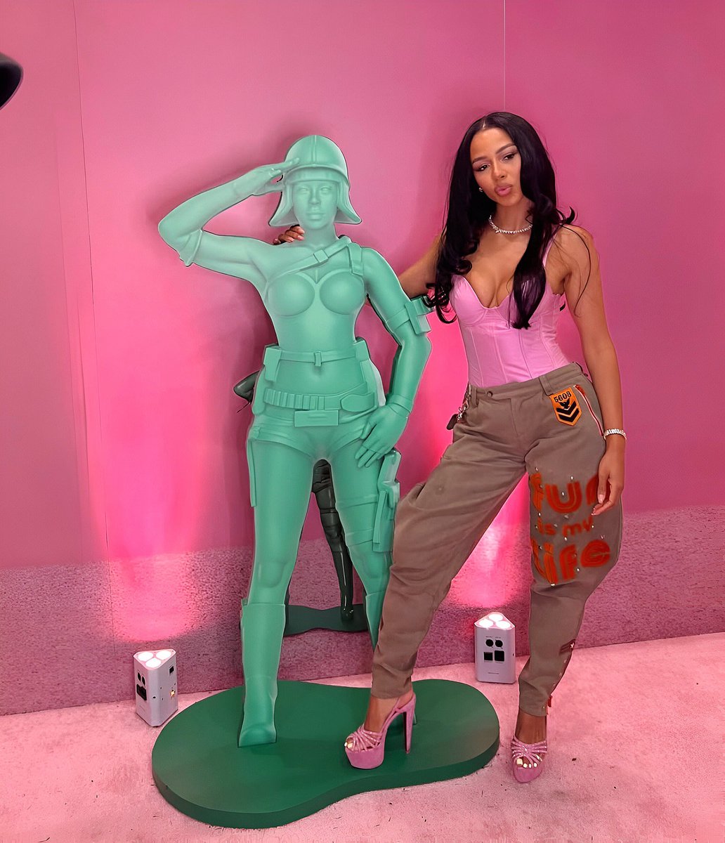 y2kgyarubarbie's tweet photo. Mariah The Scientist at her merch pop up wearing Christian Louboutin Vegastrassima 160 Pink Suede Sandals https://t.co/YdN2XOSKiT