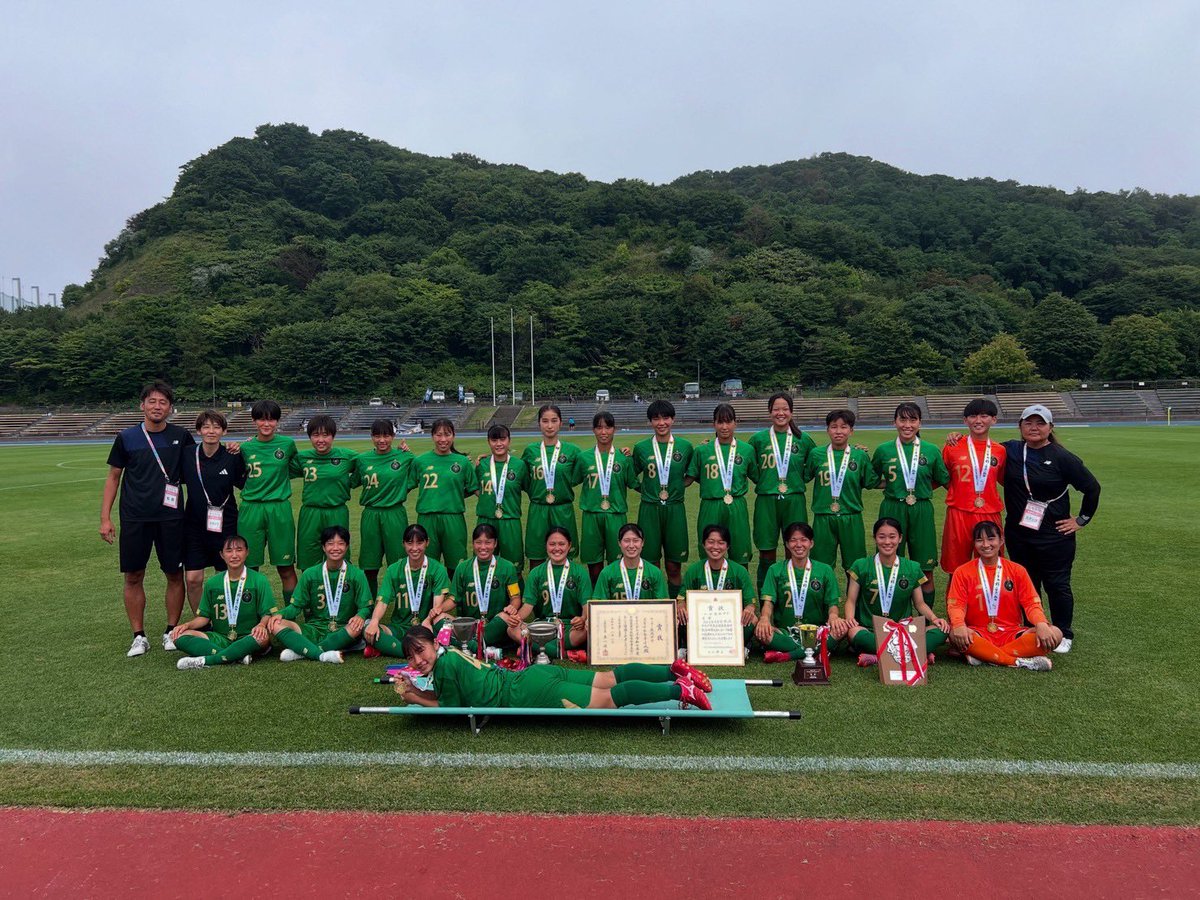 aripei2304's tweet photo. 今回帯同させていただいた大商学園がインターハイ優勝しました🏆
たくさんの応援ありがとうございました！
日本一の景色を見ることができて幸せです！！
ありがとうございました！！
#大商学園 
#インターハイ
#女子サッカー https://t.co/kqWfO1Vq6Q