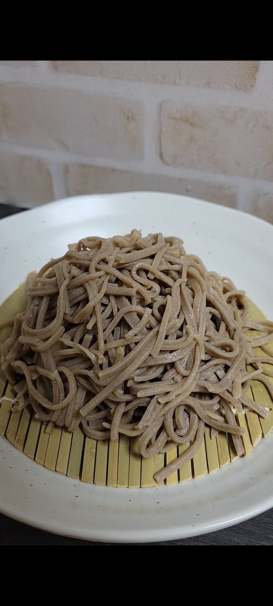 pooko018's tweet photo. 幸せのだしカレーソース極みを
使ってそば打ち
そば粉によって色々違いがわかり、
それもまた楽しい発見。
まだまだ完璧ではないけど、
なんとか切れずにすすれるように。

#池森そば
#幸せのだしカレーソース極み
#池森そばつゆ
#そば
#蕎麦
#蕎麦打ち
#手打ちそば
#二八蕎麦
#蕎麦が好き
#マルトモ https://t.co/qVaZs8Y9M7