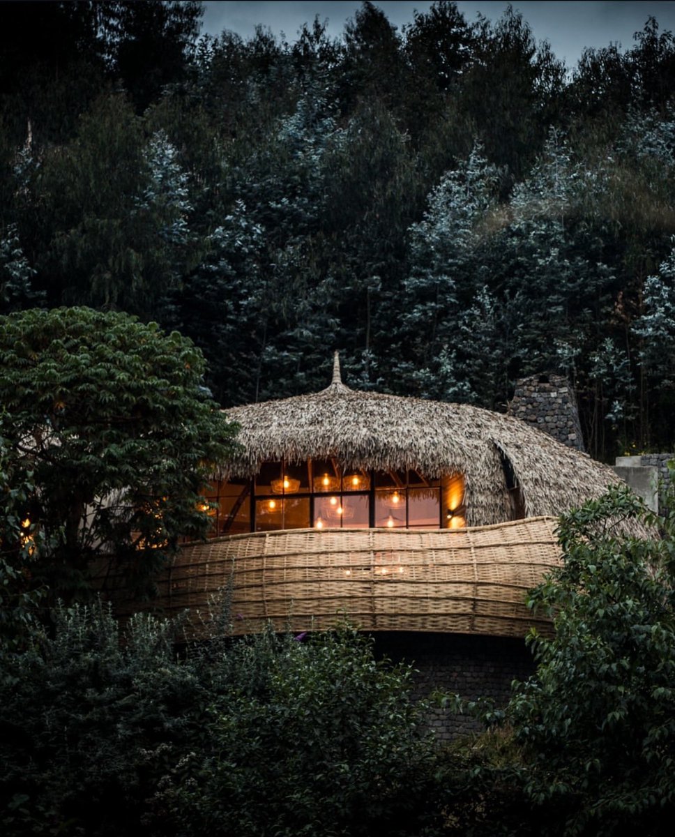 officialapartay's tweet image. Six domes. One unforgettable experience.🥹
Tucked into the heart of nature, Bisate Lodge blends raw Rwandan beauty with high-end luxury like nowhere else.🤭
Rwanda is calling for a visit—don't hesitate!🧡