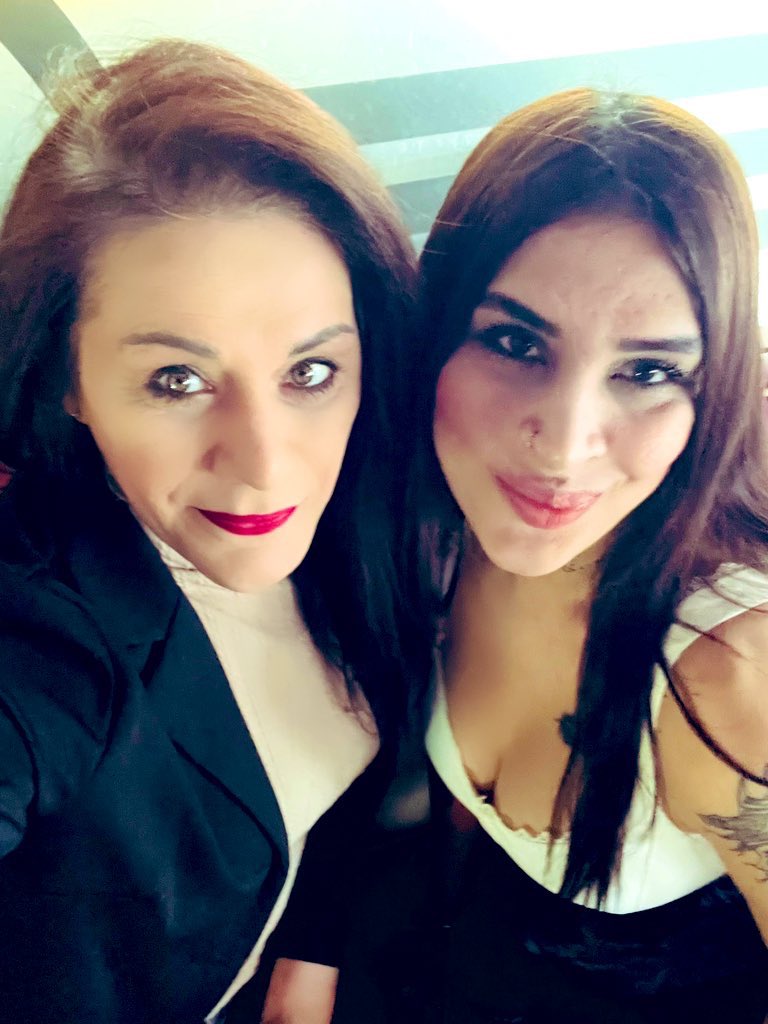 Damla ist trans, operiert, alevitisch, geflüchtet.
In der Türkei drohte ihr der Tod. In Deutschland ignorierte man ihre medizinische Versorgung. Jetzt droht die Abschiebung.

Das darf nicht passieren.

✊ Schützt trans Leben. #RettetDamla