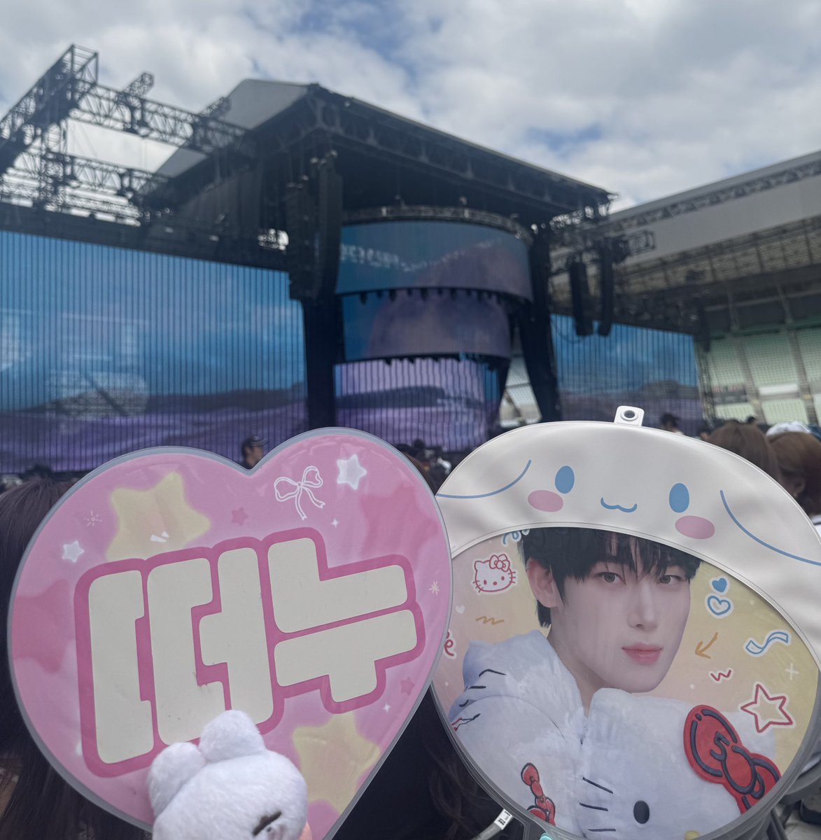 한여름 웤더라인 재밌다..........😭😭