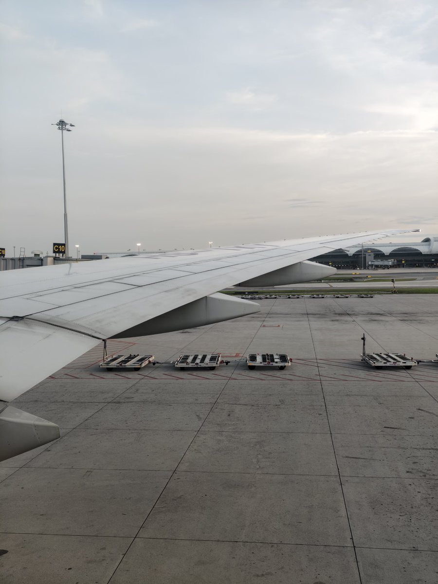 Time to come back home 🏡

Will take some rest this weekend, and will come back with a flagship giveaway on Monday, so stay tuned 😍

Love you, and have a happy weekend, #stufflistingsarmy ❤️