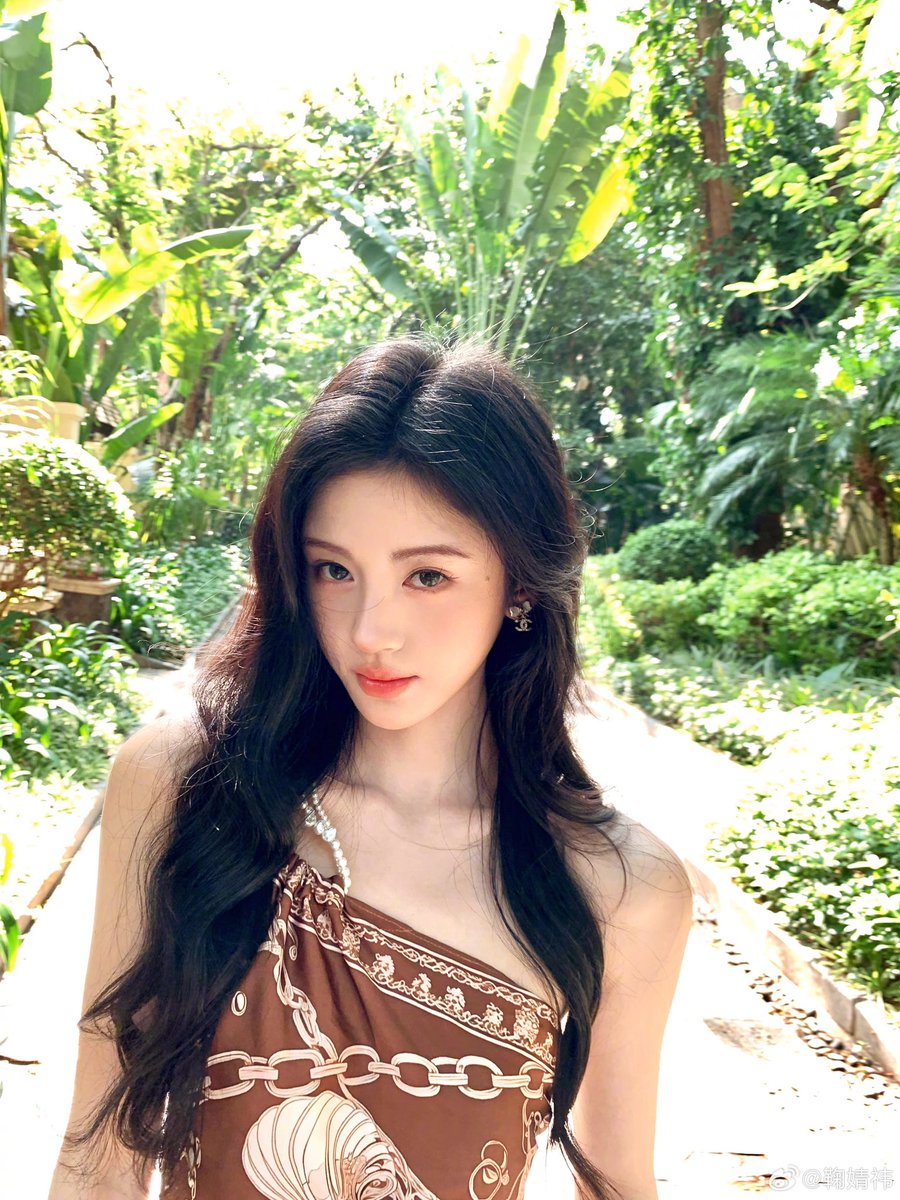 corazon_jy's tweet photo. 250802 쥐징이 웨이보 업데이트 (1/2)
‘😉’
#쥐징이 #鞠婧祎 #JuJingyi #จวีจิ้งอี https://t.co/n5YoQBU4db