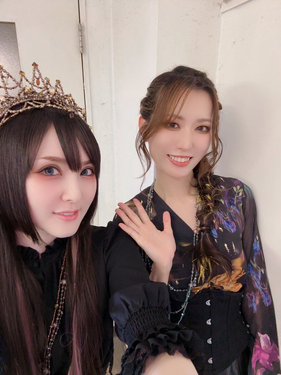 持山翔子 (@shoko_mochiyama) on Twitter photo 喜多村英梨さん <a href="/KITAxERI/">喜多村英梨✦✦✦キタエリ</a>
ツアー始まりました!
超絶な盛り上がりで初日終了して明日は大阪へ
いつもながらメイクに衣装に、大変身させてもらえて嬉しい🥹
(更に写真も綺麗にしてもらってありがたや笑)
明日も熱く折り畳みますのでよろしくお願いします🔥
#喜多村英梨
#キタエリ 喜多村英梨さん <a href="/KITAxERI/">喜多村英梨✦✦✦キタエリ</a>
ツアー始まりました!
超絶な盛り上がりで初日終了して明日は大阪へ
いつもながらメイクに衣装に、大変身させてもらえて嬉しい🥹
(更に写真も綺麗にしてもらってありがたや笑)
明日も熱く折り畳みますのでよろしくお願いします🔥
#喜多村英梨
#キタエリ