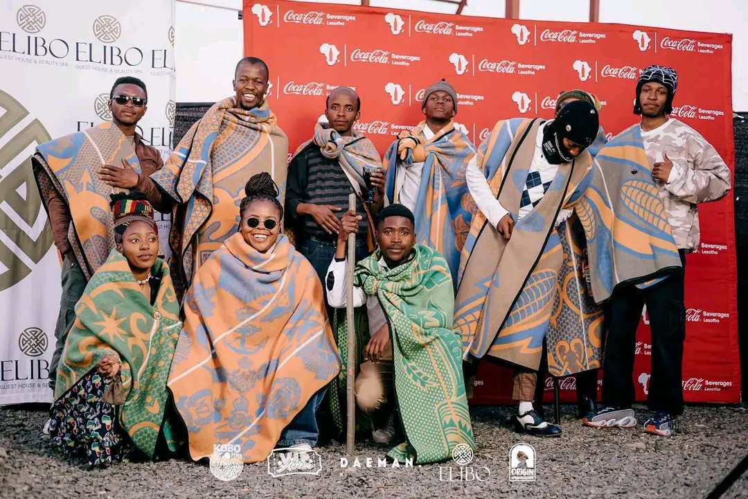 𝐈 𝐇𝐚𝐯𝐞 𝐀 𝐒𝐭𝐨𝐫𝐲 𝐓𝐨 𝐓𝐞𝐥𝐥 tweet media