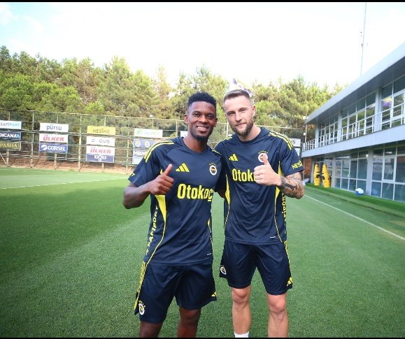 Skriniar ve semedonun gelmesi üzerine tüm Fenerbahçelileri bu twitin altında takipleşmeye davet ediyorum 
✅Gt yaz
✅RT at
✅Fav at
Benide takip etmeyi unutmayın geri dönüş yapicam