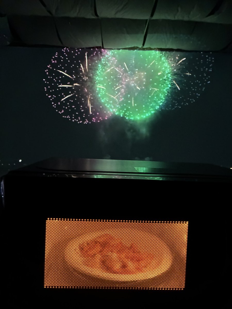 こちら関東では花火が盛んな本日ですが、我が家ではスタジオで長岡の花火の中継を投影して観ております。さすがに本物のがずっと迫力あるけど、レンジ使えて涼しいスタジオで寛いで観るのも悪くはないかなと。白壁幅9メートルありまんねん。