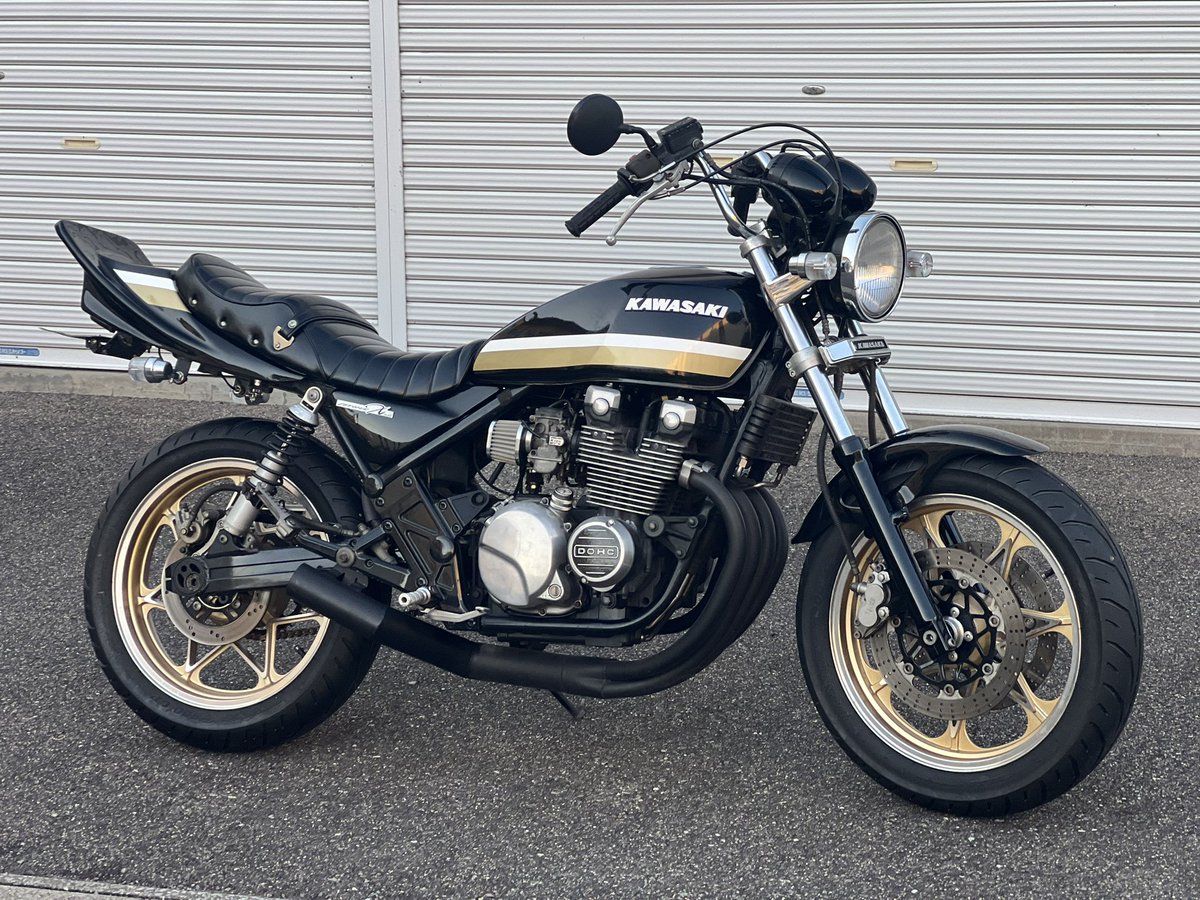 ___str_______'s tweet photo. 塗装終わってとりあえず乗せた！
タイガーカラー、ローソンカラー、
GPラインを意識したkawasakiっぽいカラーリングにした
一応kawasaki純正塗料で塗ったよ
あとはマフラーRPM管に交換して完成✨️ https://t.co/K2WK5x1Ys1