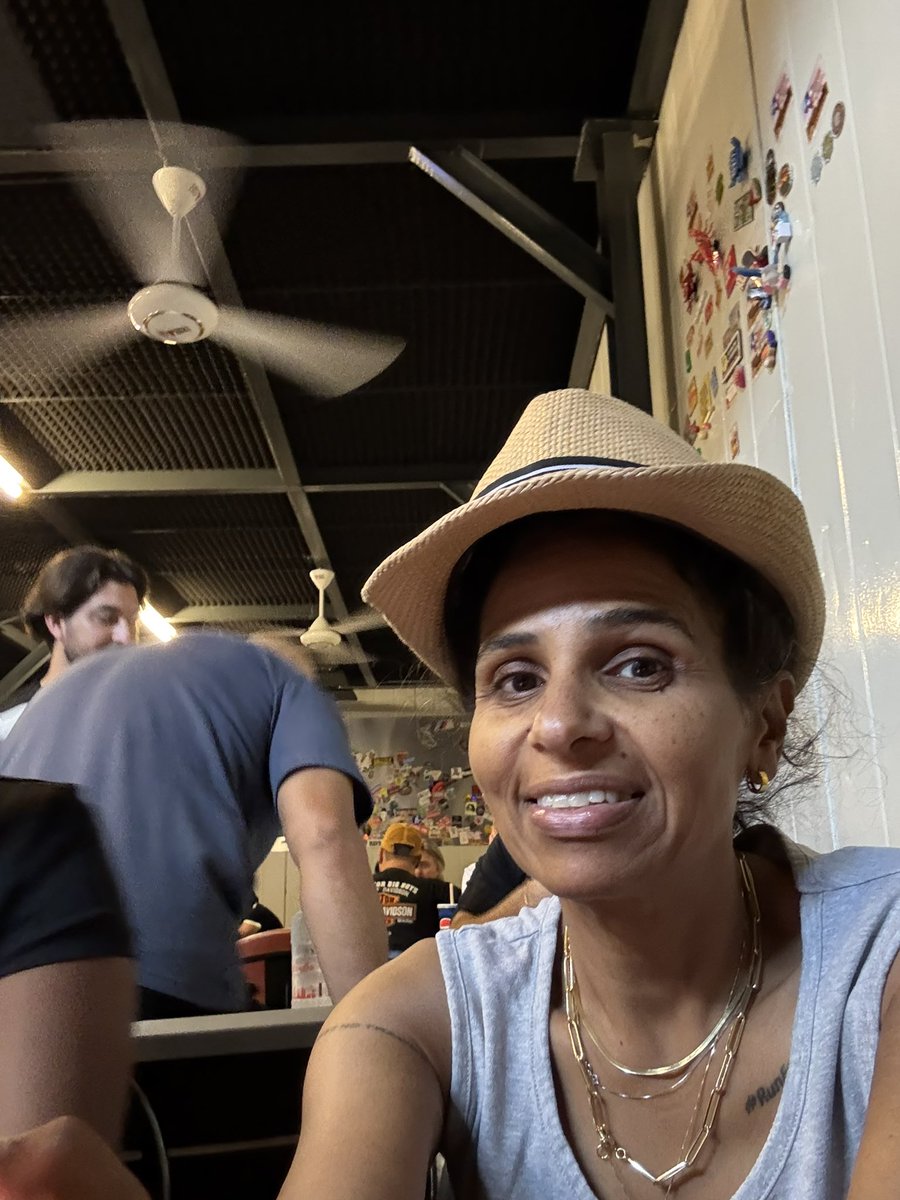 OmaimaFagier369's tweet image. first ad t time in this place…. wow 😮 

#bbqbar