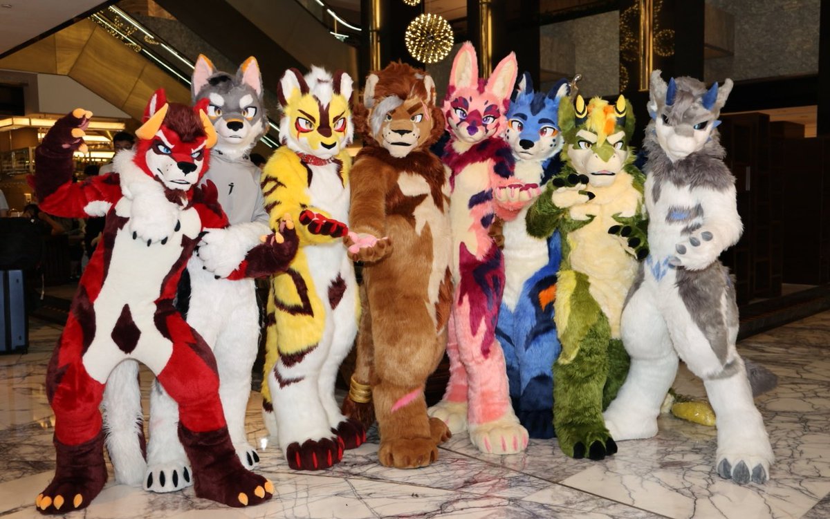 Alysterwolf 🇨🇳 (@alysterwolf) on Twitter photo a <a href="/wurongcat/">乌绒造物社Wurongcat Fursuit Studio</a> family a <a href="/wurongcat/">乌绒造物社Wurongcat Fursuit Studio</a> family