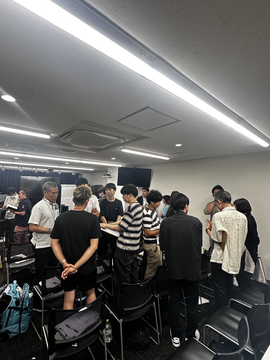 SDB_OIU's tweet photo. 計算問題本当にお疲れ様でした！👏

脳をフル回転させたあとは…

【今日の学びのシェアタイム】です😉
言語化することで、学びは深まります📚
今日の学びをしっかり自分のものにしていきましょう✨

#オープンイノベーション大学 #イノベ大 #マーケティング合宿 https://t.co/xl1S5ZkeVr