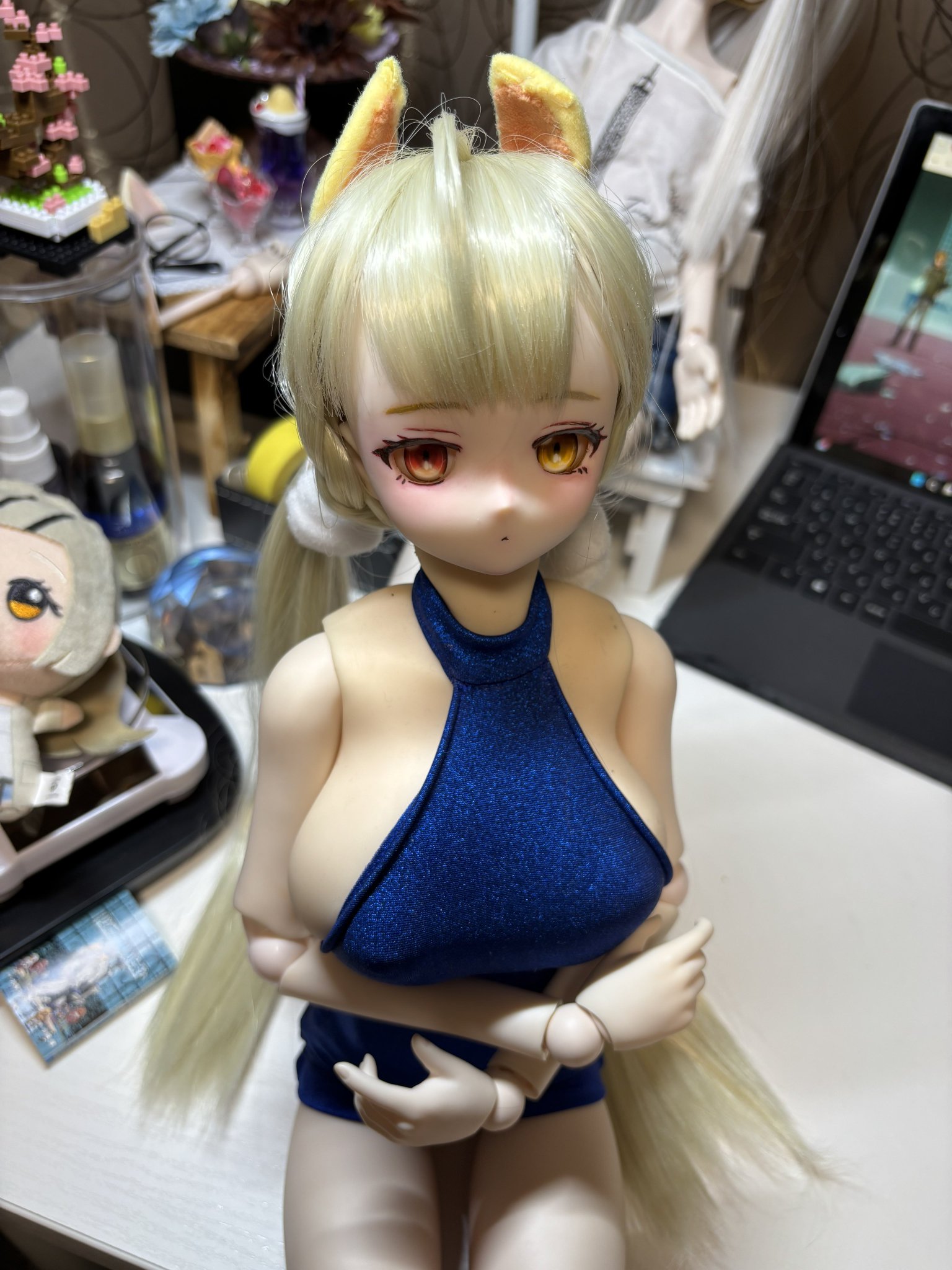 ネコちゃん様用ハニーイエローとラベンダー ブルブル揺れるバブルヘッドドールのカプセルトイ「Shaky