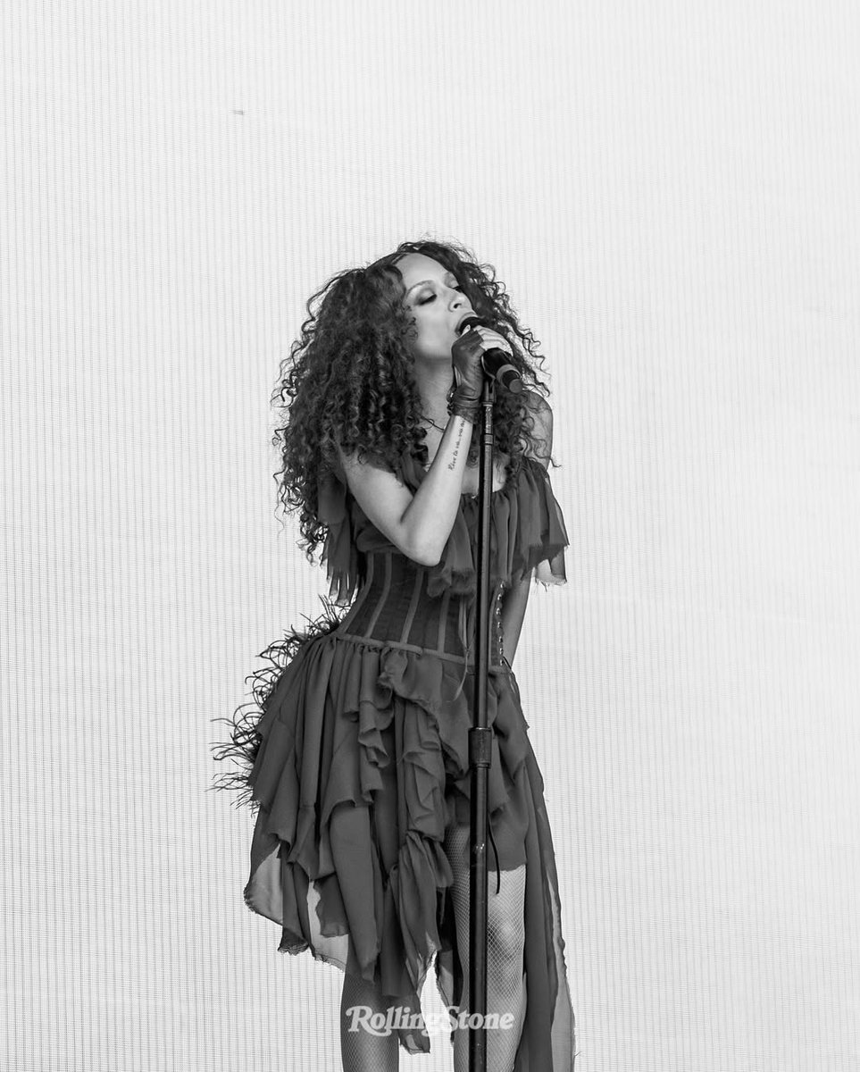 Ravyn Lenae (<a href="/ravynlenae/">ravyn lenae</a>) showed off her glittering vocals at #Lollapalooza day 2.