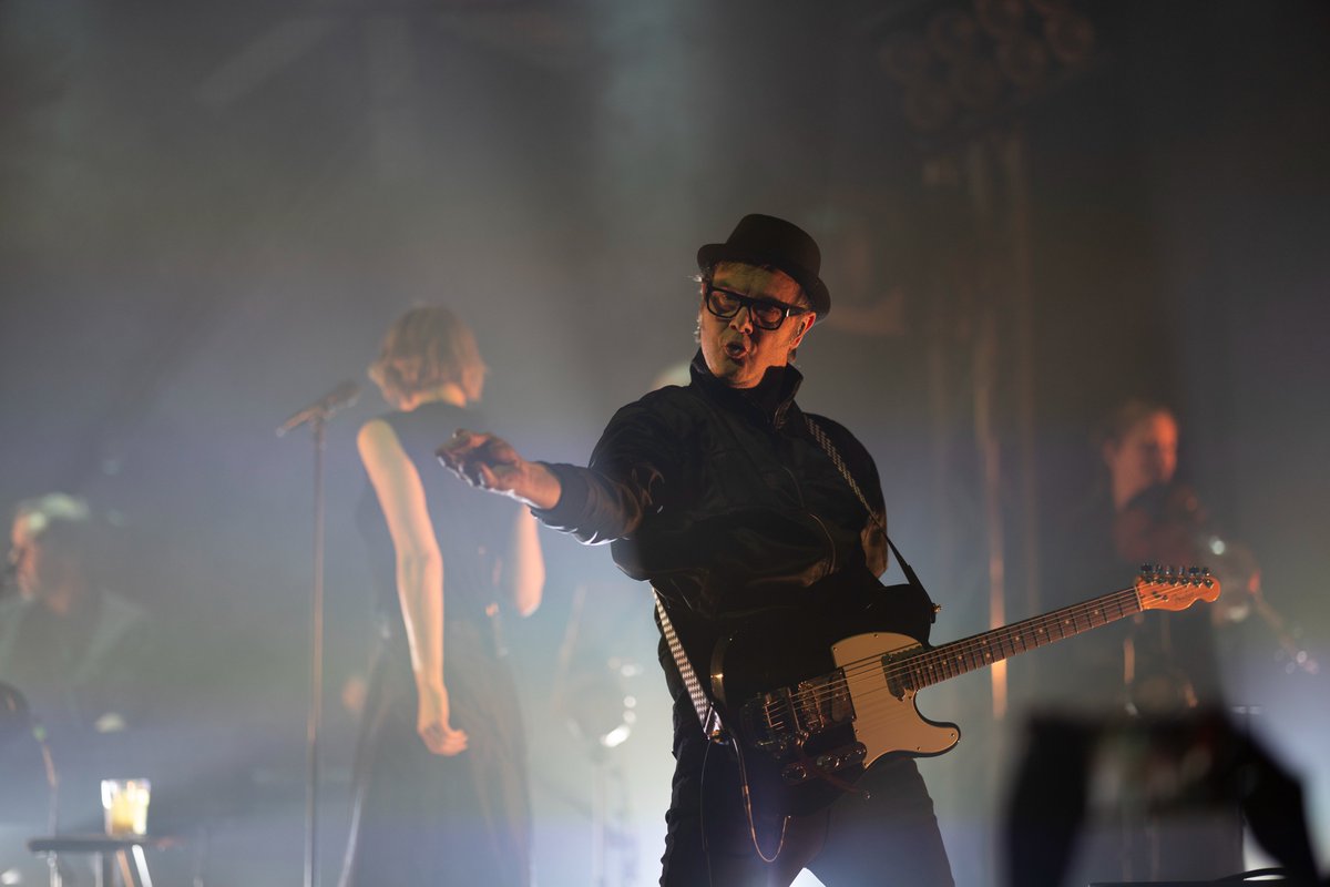 Hooverphonic’in 2025 Türkiye turnesinde yakaladığımız o eşsiz anları arşivden çıkarıyoruz 📷 Her fotoğrafta müziğin büyüsü, salondaki kolektif ruh ve iz bırakan bir performans var.

"The Magnificent Tree - The 25th Anniversary" albümünden daha fazlası Facebook sayfamızda.