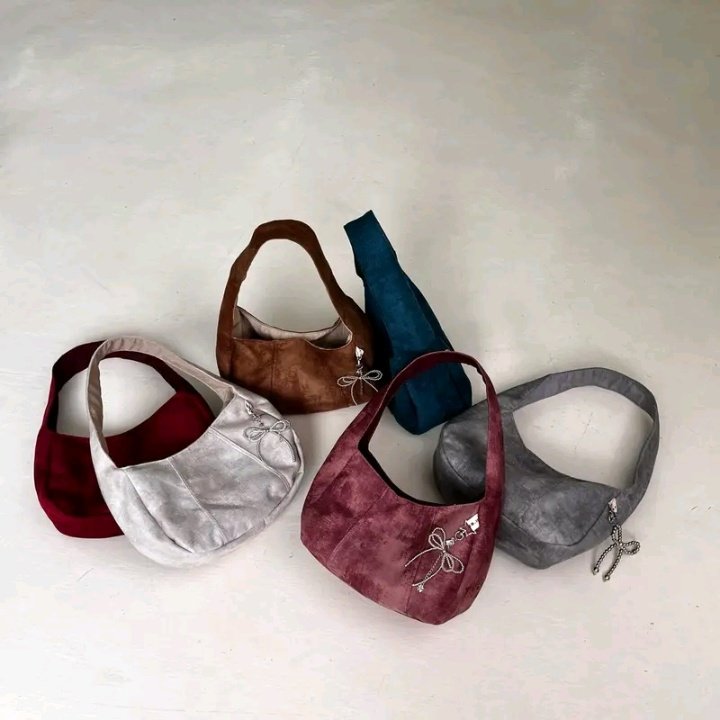 ____do0y's tweet photo. shoulder bag/totebag 

a thread https://t.co/GfMF47c505
