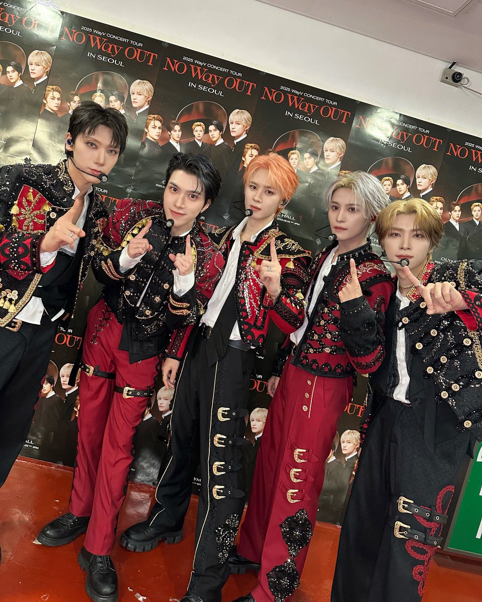 WayV_official's tweet photo. 웨이즈니들~!
오늘 첫 서울 콘서트 괜찮았어요?
콘서트 시작을 잘마치게 되어 매우 기쁘고, 앞으로의 만남도 정말 기대돼요!
콘서트장 와서 응원해주시는 모든 웨이즈니 여러분 정말 감사하고, 열심히 노력해서 좋은 결과물 보여드릴게요! 
내일 뵐게요♡ #쿤

威珍妮们～今天的首场演出你们喜欢吗？
很开心我们有了一个美好的开始, 也更期待接下来的每一场相遇。
谢谢每一位到场支持我们的威珍妮，我们会继续努力，把最好的都带给你们～明天见啦♡ #钱锟 

#WayV #威神V 
#NOWayOUT #WayV_NOWayOUT 
#WayV_NOWayOUT_SEOUL