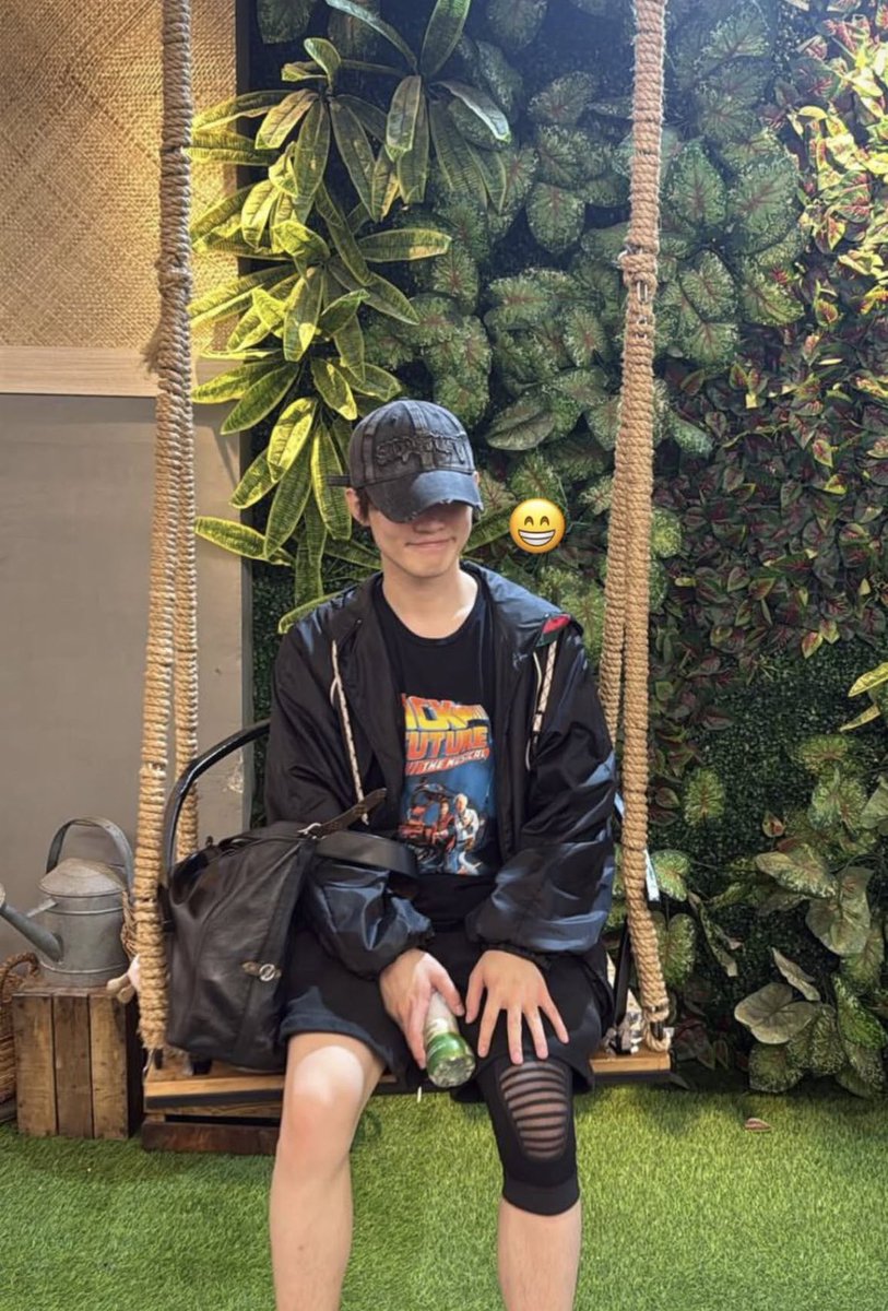 chenleveerse's tweet photo. Chenle took this photo at Cindaga Market, FX Sudirman 🩵
Buat yang mau napak tilas, you know where to go 😉

#천러 #辰乐  #CHENLE #NCTDREAM
#CHAGEEIDwithCHENLE #CHENLExINACHAGEE https://t.co/IfuqwzFuzd