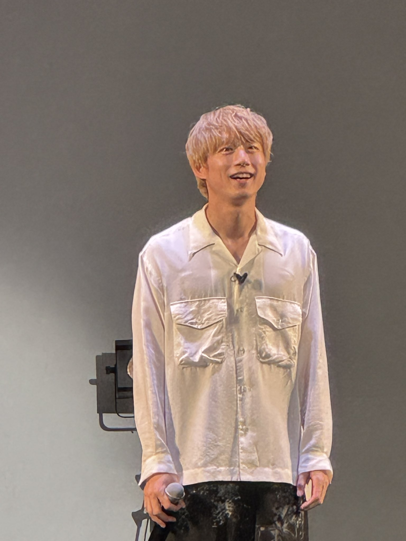 坂口健太郎 掲載ページ  ピアノ 撮影 オフショット 切り抜き 19 Netflix『さよならのつづき』メイキングオフショット9枚を初公開