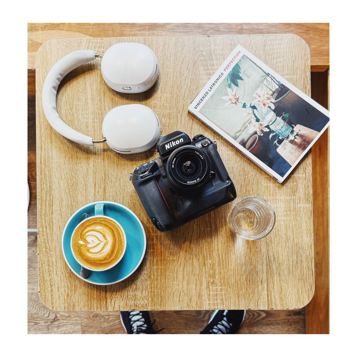 nickdemarco_'s tweet photo. Caffe & F5, May 2025
Another with camera no. 10 in my SLR project, the Nikon F5, some coffee, Sonos headphones & the book I was reading that day.
#camera #film #filmcamera #nikon #nikonf #slr #filmslr #vintage #believeinfilm #filmnotdead #cameracollection #coffee #caffe #caffè #cafe #cafeine #nikonf5 #slr #book