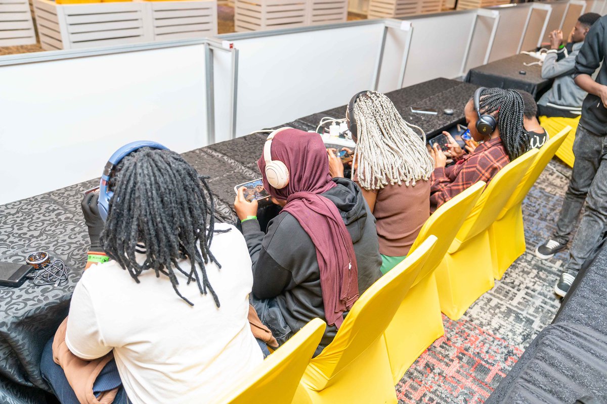 Hawa ladies ni wanoma sana Call of Duty Mobile. We wish them all the best even as the qualifiers take place at Broadwalk Mall. Wacha tuone champe ni nani!! 🎮🔥 #BetikaEsportsShowdown <a href="/betikaKe/">Betika</a>