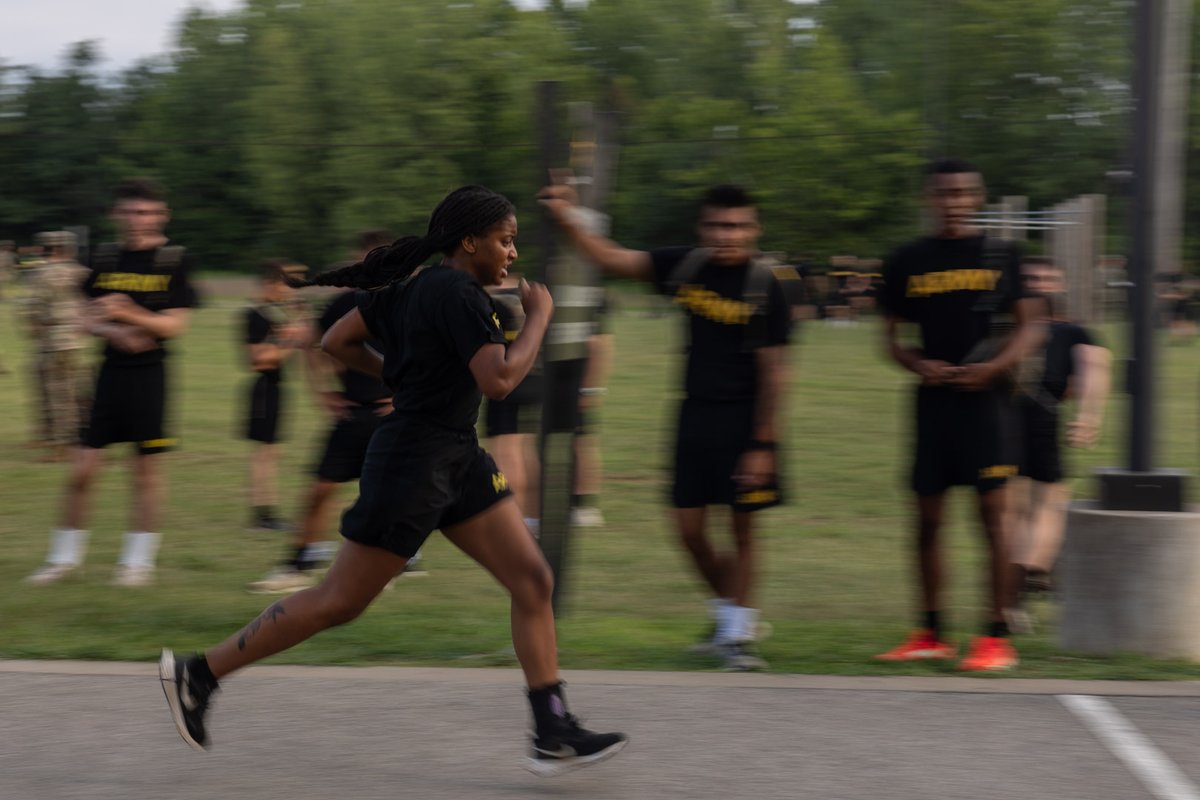 ArmyROTC's tweet photo. 2nd Regiment #BasicCamp is feeling the burn as they complete the AFT for #CadetSummerTraining!πͺ
For more #CST2025 click the link in our bio!π
πΈ: Talitha Maloy, Ohio University, CST Public Affairs Office https://t.co/zEBUqi9TRg