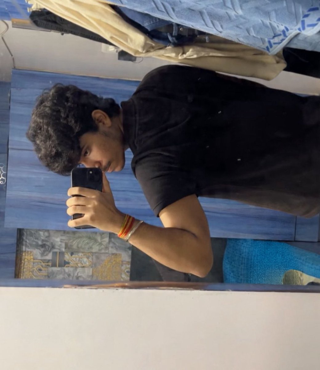 Gm Hommiess🫶🏻

It's been a whole week and as you can see i was not much active in the past few days..

Been through some family issue.. And had to rush into out of hometown.

After a whole week i got some time to use my phone peacefully.. still out of town but went home to take