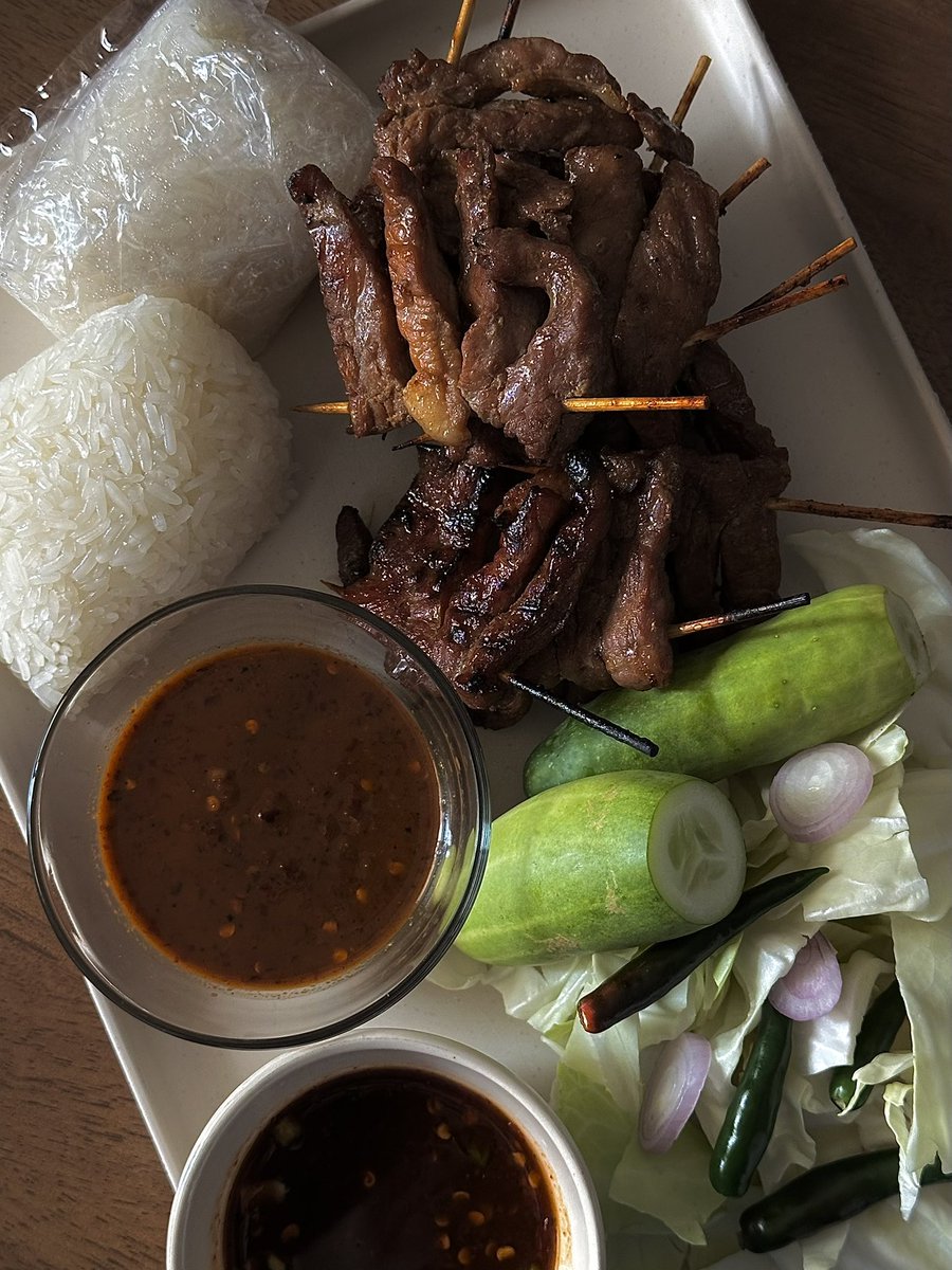 Cheeseworldth's tweet photo. จู่ๆก็อยากกิน ร้านในตำนานแยกคอกวัว หมูเนื้อแน่น กับปลาร้านนัวๆ และจิ้มแจ่วแซ่บๆ แน่นอน ทางนี้เพิ่งรู้ว่ามีให้กดสั่ง 24 ชม. ไปเลย! 555

📍 หมูปลาร้าฮีโร่ แยกคอกวัว 🐮 : https://t.co/RAUBuOi4Ff

#ฮีโร่หมูปลาร้า #แยกคอกวัว #ถนนข้าวสาร #หมูปลาร้า #อร่อยบอกต่อ https://t.co/EG81N0RbLE