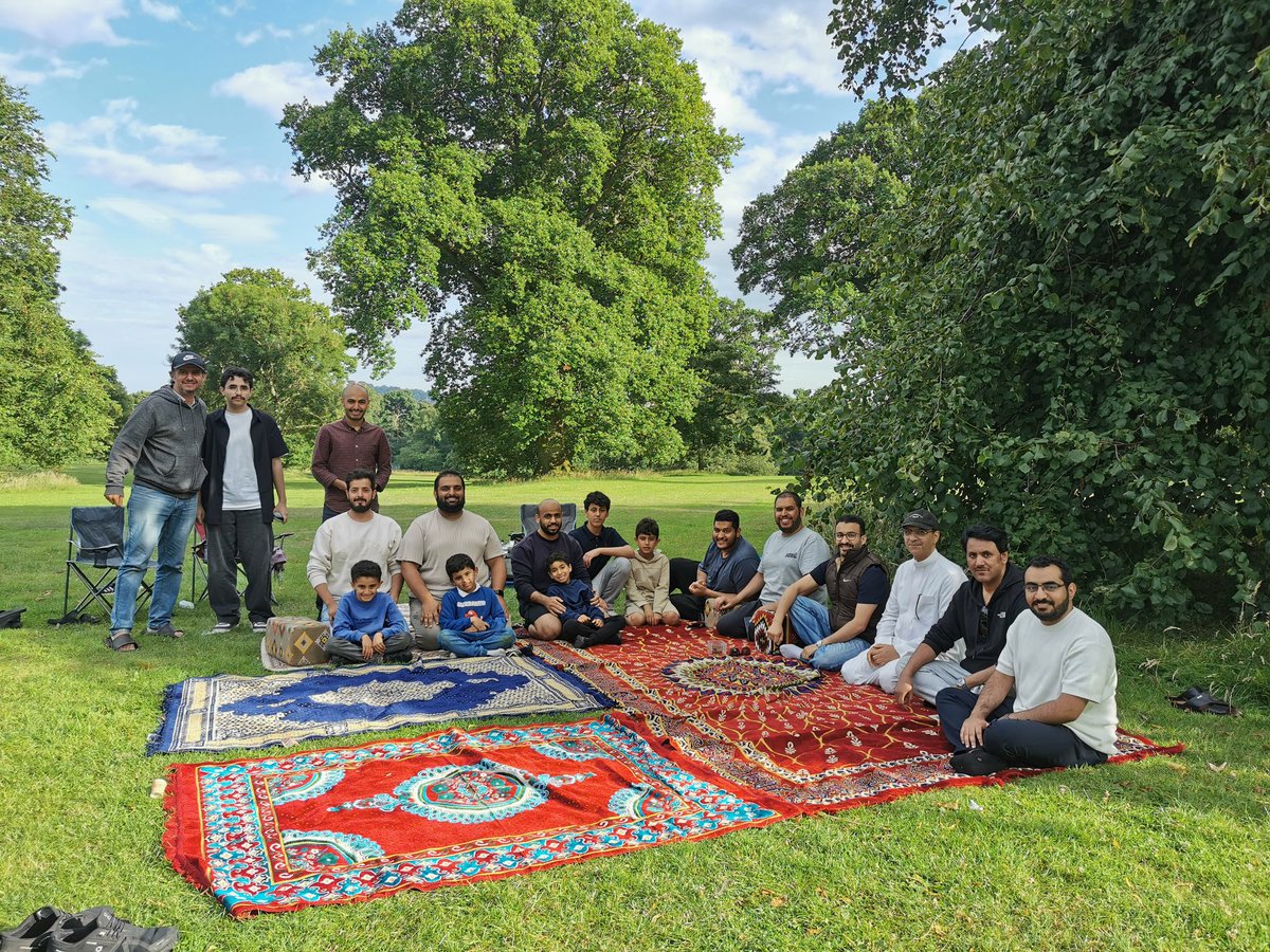 saudiclubdundee's tweet image. أقام النادي السعودي في دندي
اجتماعه الشهري في camperdown park للإستمتاع بأجواء الصيف في دندي. 
انبسطنا و تغدينا.. و تبادلنا أطراف الحديث..
و نلتقي في اجتماعنا القادم..