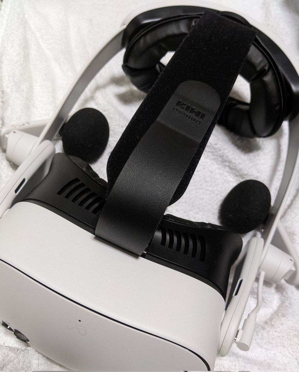 dj_tom_o's tweet image. 購入してから映画やゲームに酷使してみたが
純正箱出しで使うには少し制約がある
バッテリーがギリ映画1本だったり
重みによるメガネの圧迫感だったり
なのでクッションスペーサーと
バッテリーストラップでフルアーマー化した。

月末のクレカ明細は…見れない💀
#MetaQuest3S
#KIWIdesign