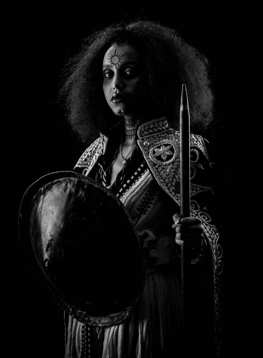 አለች ፀሀይ ... ወርዳ ከላይ .... ግምባሯ ላይ 
Ethiopia African