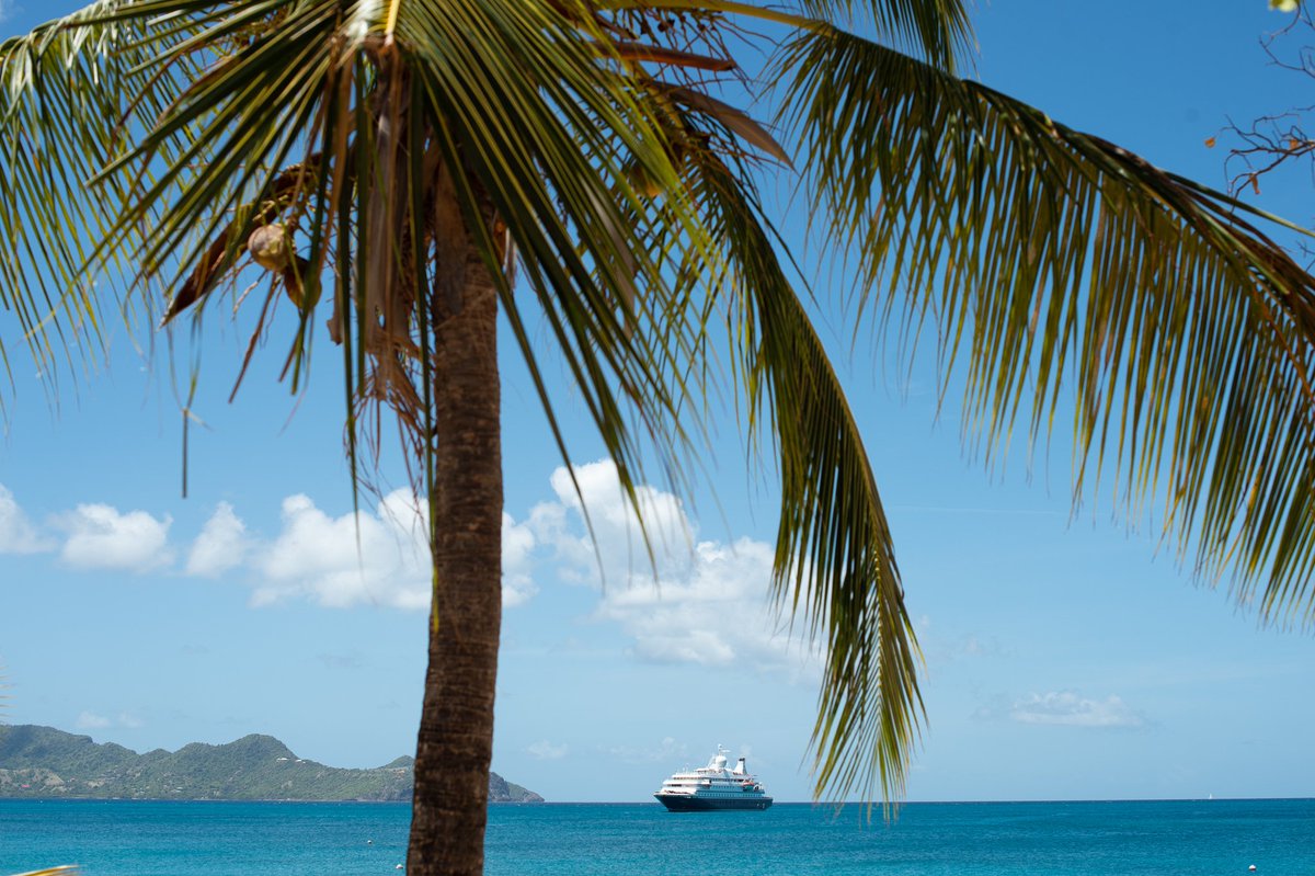 How does your perfect Caribbean day begin? For us, it’s this view and SeaDream waiting just offshore.

#ItsYachtingNotCruising #SeaDreamYC
