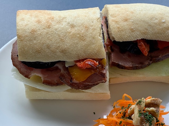 #こうの史代 先生の「漫画家生活30周年 こうの史代展」素敵でした🍀未発表作品もあり眼福。原画500枚以上で見切れないので再訪します。疲れたら☕️カフェでポークサンド。東京駅から鉄道で１時間15分程と近いので何度でも行けます。
#こうの史代展 『#この世界の片隅に』、『#夕凪の街桜の国』