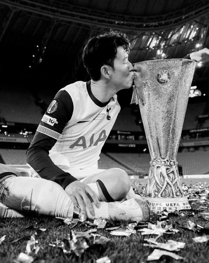 Aprovo15's tweet photo. Favorite player ever, gonna miss you Mr. Tottenham https://t.co/uIvrvaQBzb