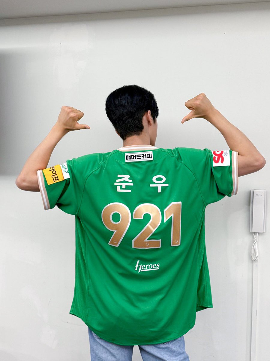 [📸] 250802 2025 KBO 리그

첫 시구를 무사히 마치고 온 준우 ✨
멋진 키움히어로즈 선수분들과 함께 해서 
준우에게도 잊지 못할 날이 될 오늘! ૮₍⸝⸝ᵒ̴̶̷ ꈊ ᵒ̴̶̷⸝⸝₎ა
함께 응원해 주신 모든 팬 여러분 감사합니다 😆

#루네이트 #LUN8 #준우 #JunWoo
#KBO #키움히어로즈