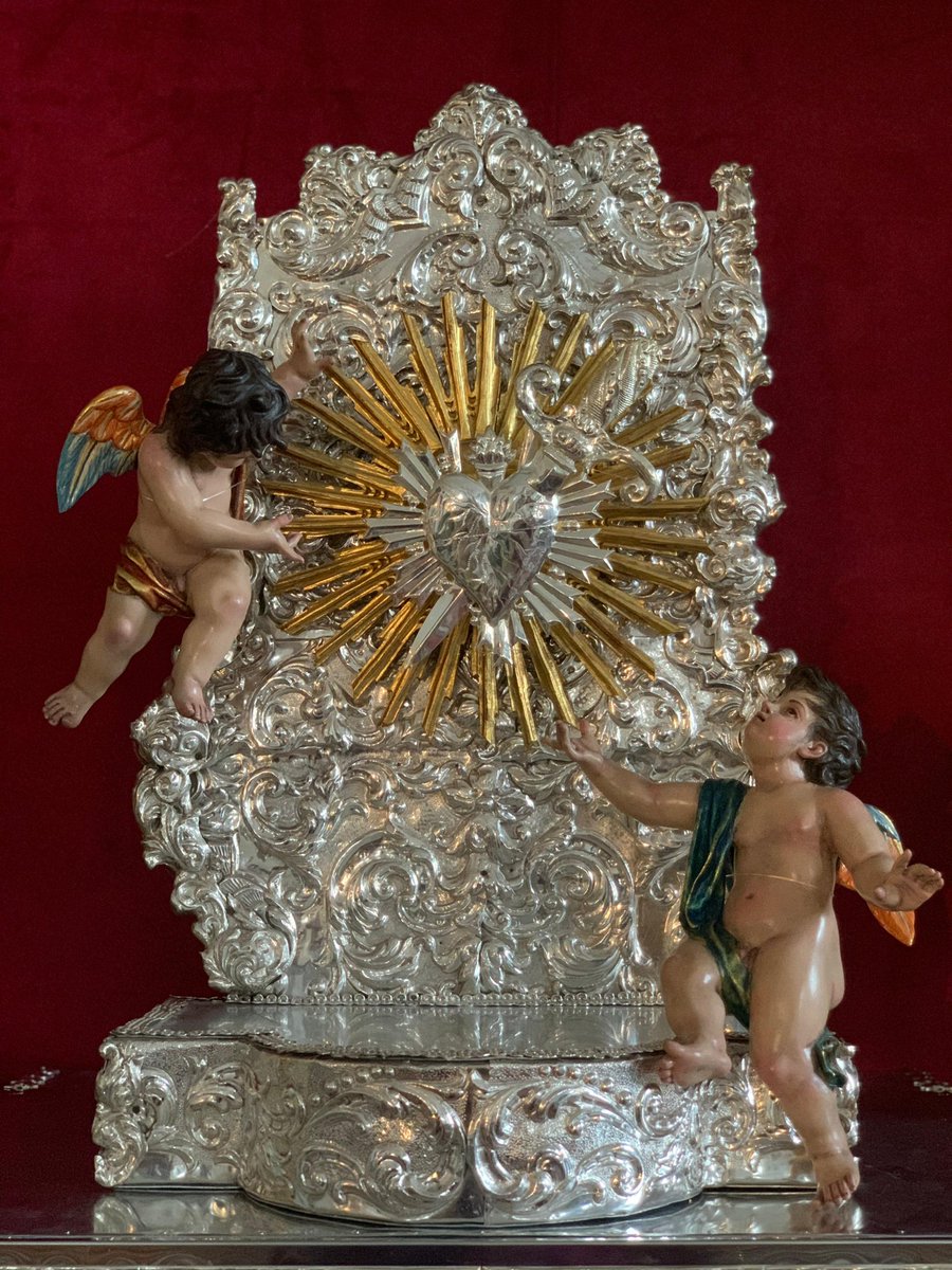 Hoy dos de agosto, la Familia Franciscana celebra la Fiesta de 𝐒𝐚𝐧𝐭𝐚 𝐌𝐚𝐫í𝐚 𝐝𝐞 𝐥𝐨𝐬 𝐀́𝐧𝐠𝐞𝐥𝐞𝐬.