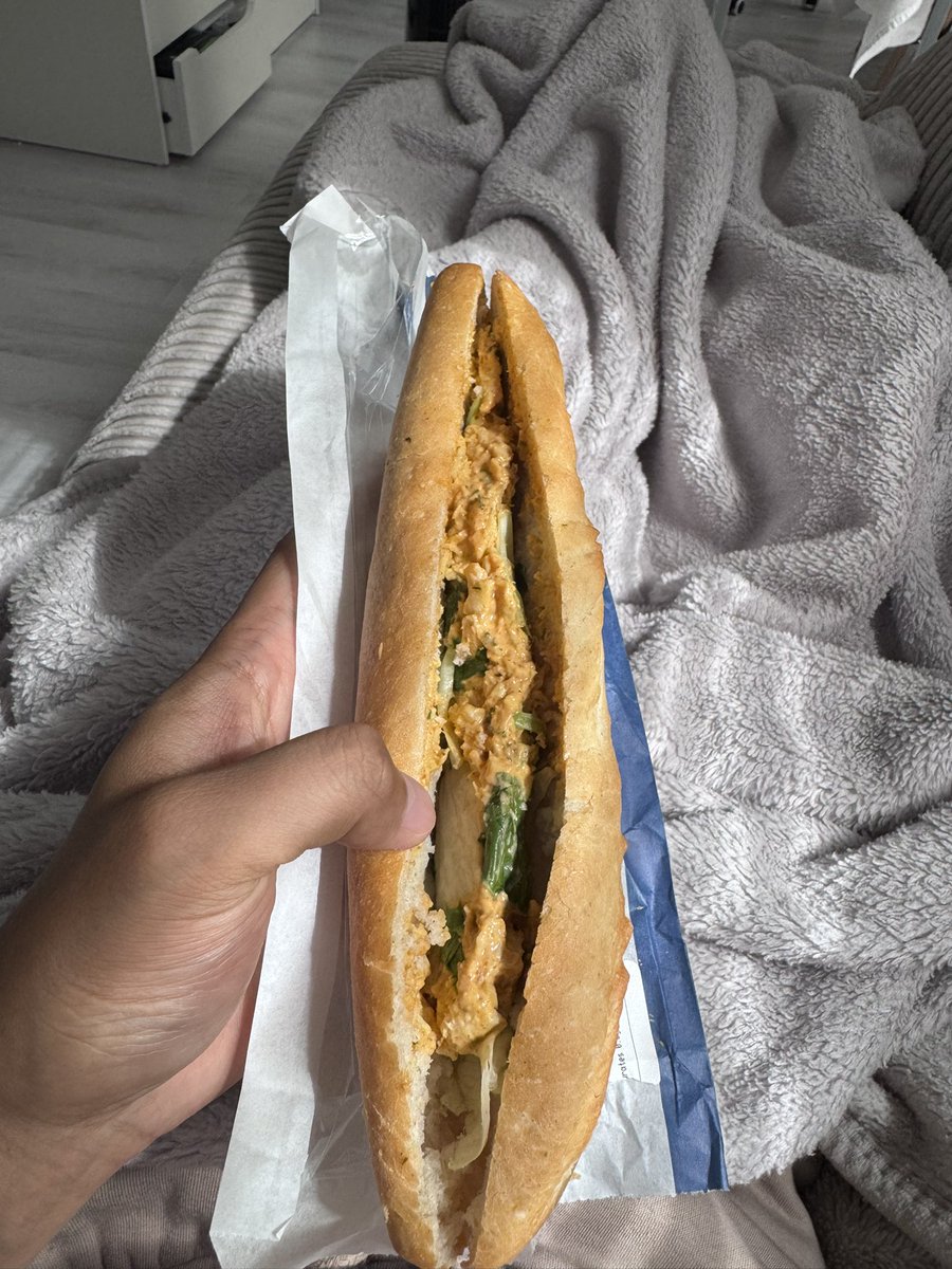 kgsmurf85's tweet photo. @GreggsOfficial Why don’t you try sorting your portions @GreggsOfficial. For years now your fillings are getting smaller. This is taking the piss! https://t.co/FC9jGuBNt5