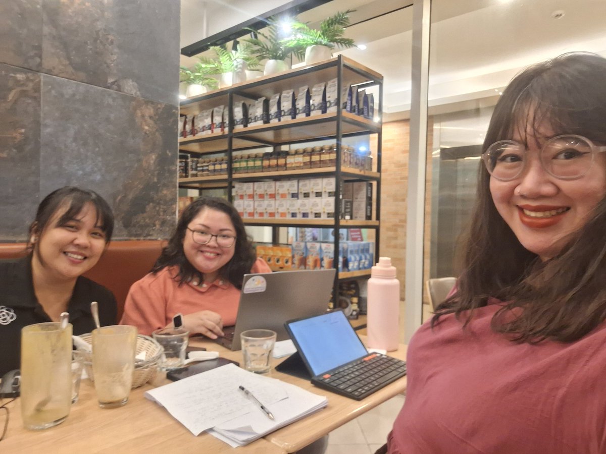 rayjideguia's tweet photo. chismis night w @minadeocareza and @SigridMaybe https://t.co/Vnq33uLx8t