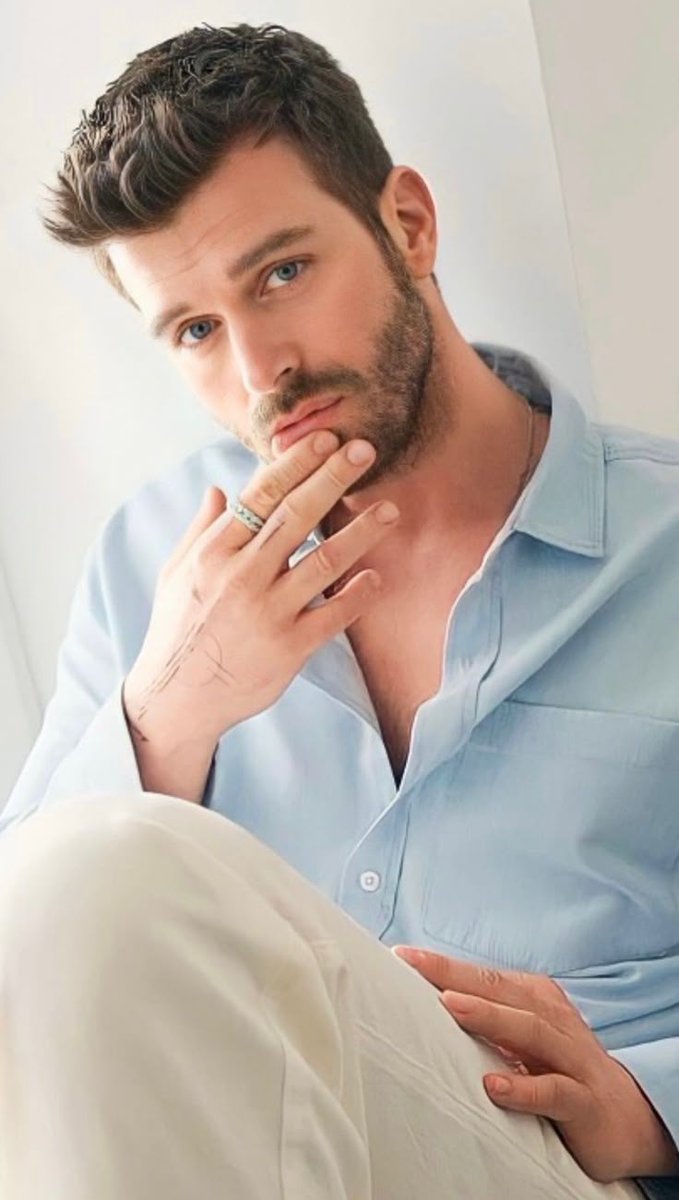 ᚖ᚛ᚔDémian Thompson Wilde  ᚔ᚜ᚖ

 ⋮    ꇻ   The Shark 🦈  ꇻ   ⋮
          ⋮   Fiscal del distrito. Abogado penalista    ⋮
             ⋮             ~ ⸸ ~             ⋮ 

                     "Alea iacta est"

                 ¿RT y MG?