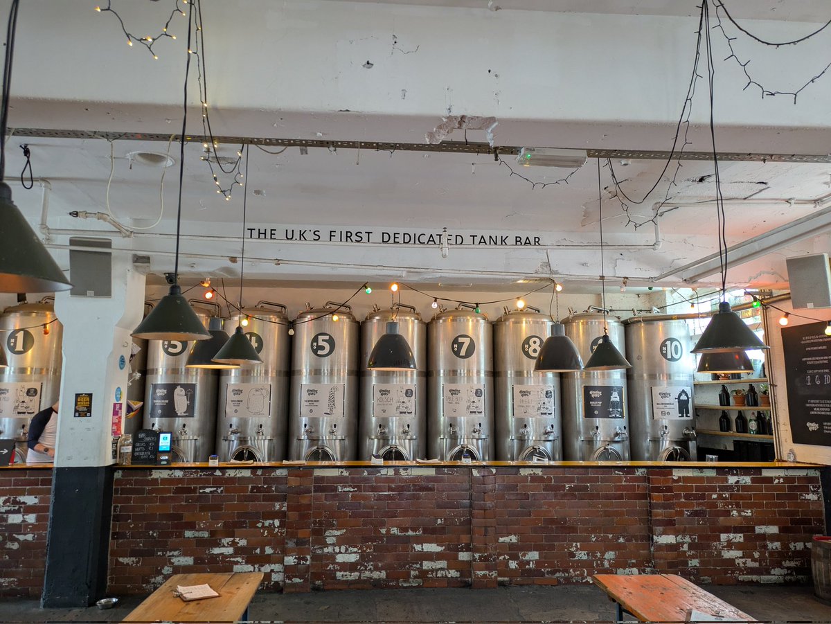 dogdazeatthedon's tweet image. En route to Lingfield racecourse but as the train stops at Stratford it would be remiss of me not to drop in on this old favourite #HowlingHops #darkmild