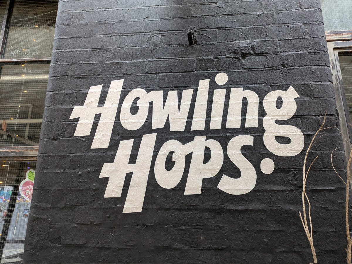 dogdazeatthedon's tweet image. En route to Lingfield racecourse but as the train stops at Stratford it would be remiss of me not to drop in on this old favourite #HowlingHops #darkmild