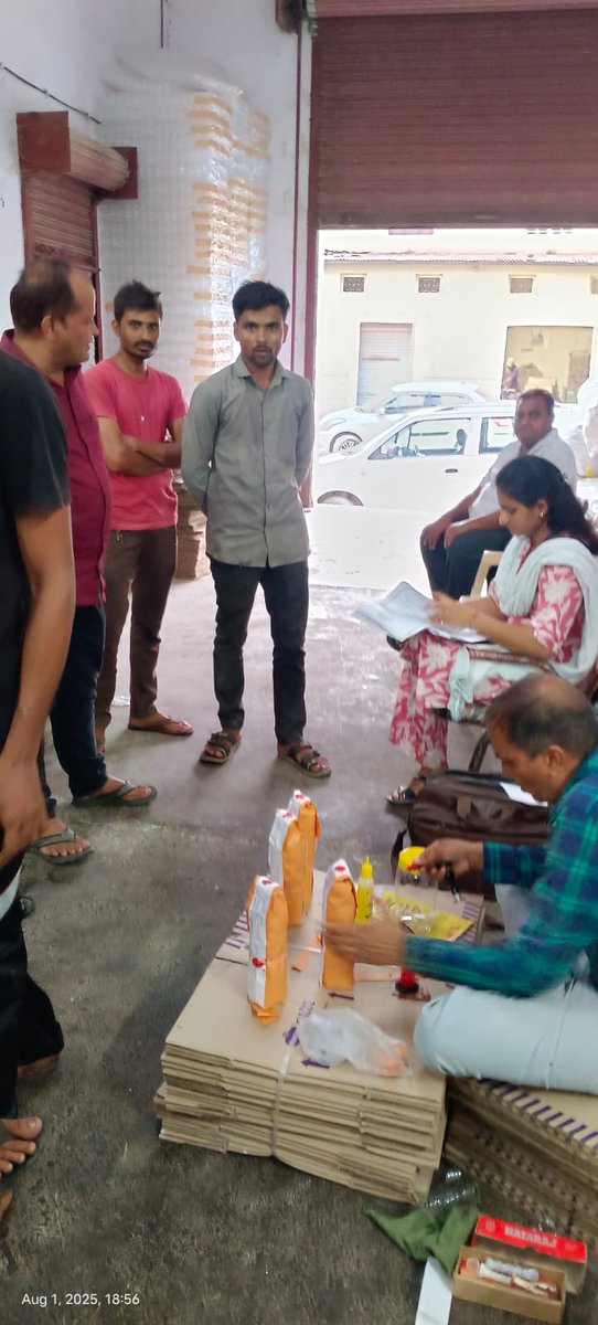 airnews_abad's tweet image. જાહેર આરોગ્યના હિતમાં બનાસકાંઠા ખોરાક અને ઔષધ નિયમન તંત્ર દ્વારા કાર્યવાહી કરાઈ

▶️ડીસાની પેઢીમાંથી શંકાસ્પદ ૨૭૦ કિલોગ્રામ ઘી અંદાજિત કિંમત ૧,૬૭,૪૦૦  રૂપિયાનો જથ્થો જપ્ત કરાયો

#BanaskanthaRaid #FakeGhee #FoodSafety 
#AIRPics સવજી ચૌધરી