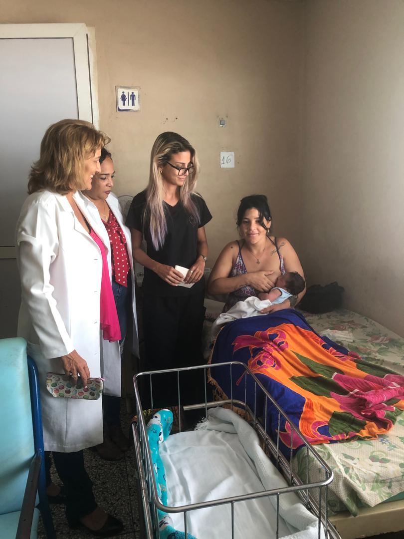 DSenfermeria's tweet photo. Ciego de Avila enfrascado en lograr la apertura de nuestro Banco de Leche Humana. No obstante se realizan actividades de promoción y apoyo a la Lactancia Materna en las salas d nuestro Hospital General Antonio Luaces Iraola.
#BancodeLecheHumana
#Lactancia https://t.co/rPT0iKP1RH